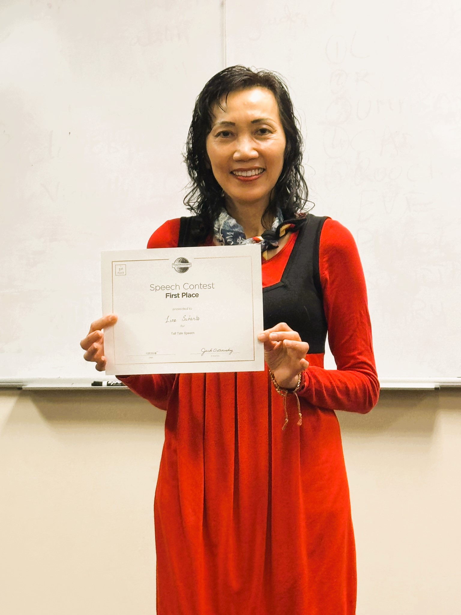 Lina Surianto with award
